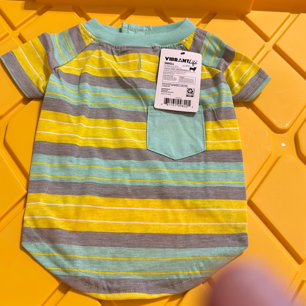 New VIBRANT Life Dog T-Shirt size S